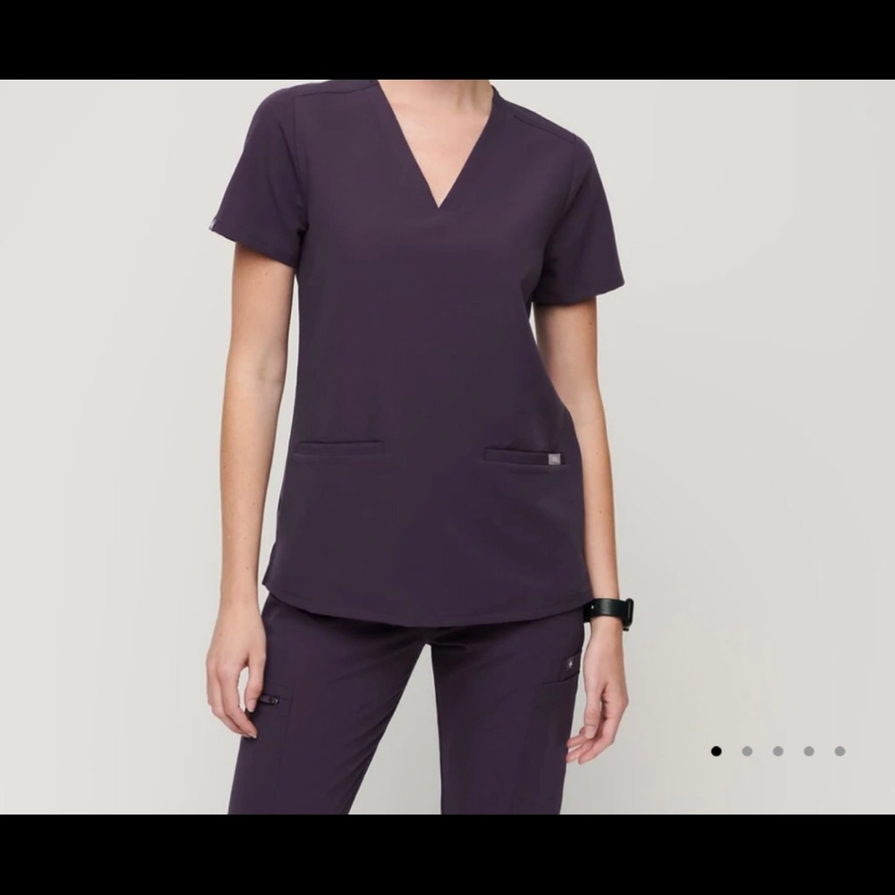 Figs Scrubs Casma™ Three-Pocket Scrub Top